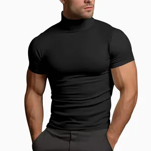 T-shirt da uomo a collo alto nera a maniche corte con vestibilità muscolare aderente.