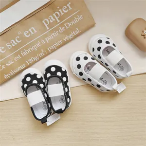Korean style children's polka dot canvas shoes with soft soles for baby girls
