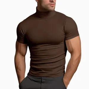 T-shirt uomo marrone aderente a maniche corte con collo alto per la moda estate
