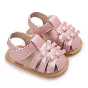 Sandalias de verano rosas con purpurina para bebés con punta cerrada y lazos