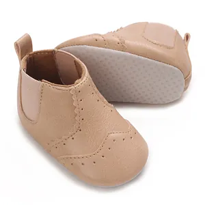 Detailweergave van kaki babyloopschoentjes met zachte antislipzool voor baby's