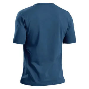 Detaillierte Rückansicht eines dunkelblauen, schmal geschnittenen Herren-Kurzarm-T-Shirts