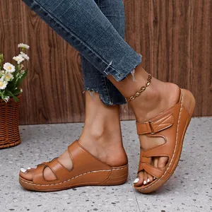Sandalias de cuña marrones con calados para mujer, zapatillas de plataforma de verano.