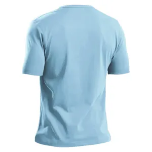Detaillierte Rückansicht eines minimalistischen hellblauen Slim Fit Herren T-Shirts