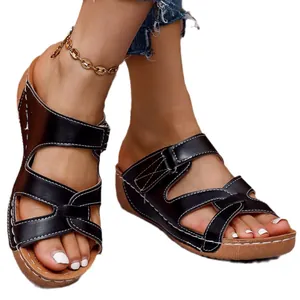 Sandalias de cuña negras para mujer con costuras blancas y diseño de calados casual