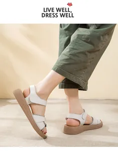Comfortabele witte leren plateausandalen voor dames met verstelbare klittenbandbanden