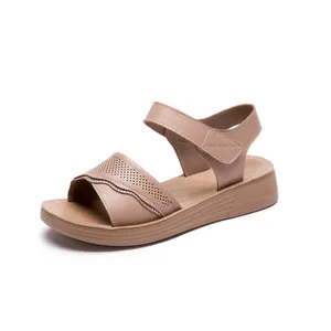 Sandalias cómodas de cuero marrón para mujer con suela de cuña suave y cierre de velcro
