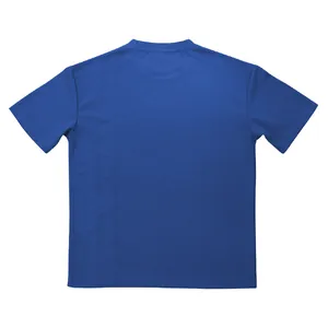 Achteraanzicht van een hoogwaardig blauw sport-T-shirt met korte mouwen en ronde hals