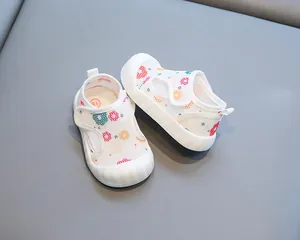 Sandales d'été pour bébé en maille respirante avec motifs floraux et semelle souple