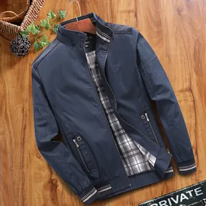 Giacca casual blu navy da uomo con fodera scozzese e colletto in piedi alla moda.