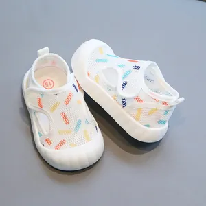 Sandales de marche bébé en maille blanche respirante avec motifs colorés