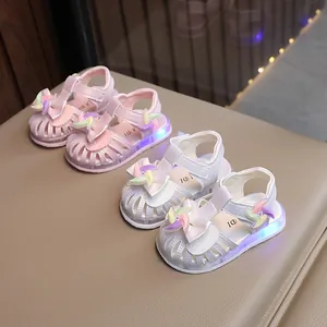 Sandali Luminosi LED per Bambine Principessa con Fiocco e Girandola Suola Morbida Primi Passi Scarpe Estive per Neonati