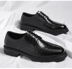 Detailansicht der atmungsaktiven schwarzen Leder-Business-Schuhe für Herren mit Schnürung
