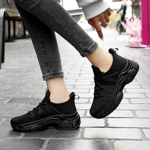Modische schwarze atmungsaktive Damen-Sneaker mit weicher Sohle für den Frühling Frühjahr
