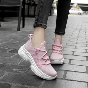 Rosa atmungsaktive Mesh-Sneaker für Damen mit weißer Plateausohle im Street-Style