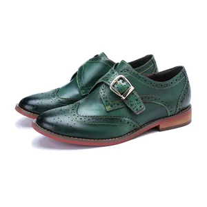 Detailansicht grüner Brogue-Monkstrap-Schuhe aus Leder mit bunten Nähten und Vintage-Look