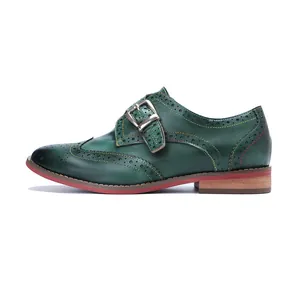 Seitenprofil von grünen Leder-Monk-Schuhen mit Vintage-Brogue-Flügelkappen-Details