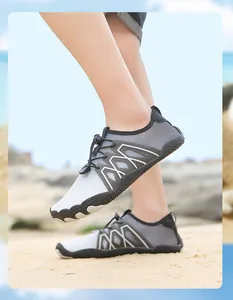 Zapatos de agua transpirables y de secado rápido para playa y buceo en gris y blanco