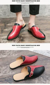 Détail de mocassins sans gêne pour hommes bicolores rouge et noir avec boucle en métal