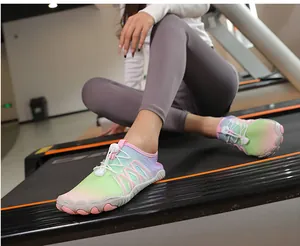 Zapatos de agua transpirables degradados para gimnasio con suela de goma antideslizante