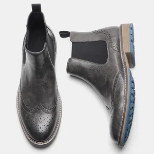 Botas Chelsea para hombre estilo británico con detalles Brogue y suela de goma azul