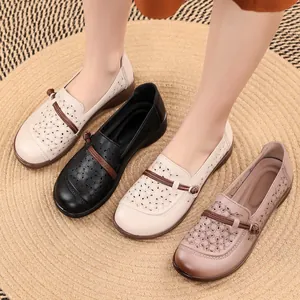 Comfortable breathable hollow-out flat shoes with soft soles for middle-aged women