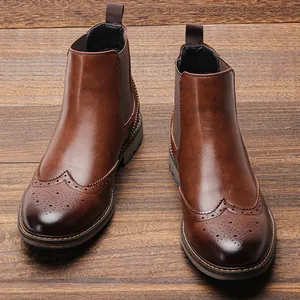 Botines Chelsea brogue marrones clásicos con detalles de punta de ala en madera