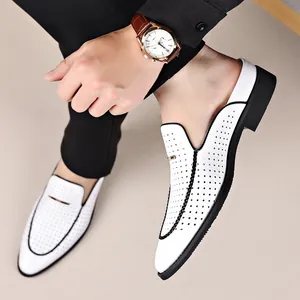 Mocasines de cuero blanco sin talón para hombre con diseño perforado estilo casual