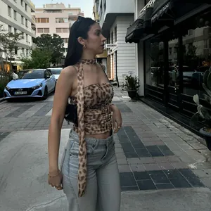 Top de tubo sexy con estampado de leopardo y bufanda larga a juego para look urbano