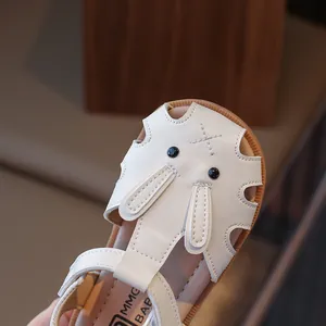 Schattige witte peutersandalen met konijntjesontwerp en zachte zool voor meisjes