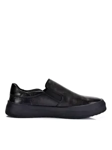 Zijprofiel van zwarte echt lederen herenloafers met een dikke en duurzame comfortabele zool.