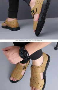 Vue détaillée des sandales d'été en cuir kaki pour hommes avec semelles noires antidérapantes