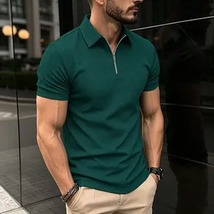 Polo en maille gaufrée vert foncé pour hommes avec détail de fermeture éclair élégant