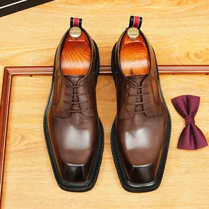 Elegante braune Derby-Schuhe aus Rindsleder mit quadratischer Zehenpartie und dicker Sohle