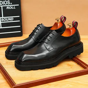 Professionelle schwarze Echtleder-Derbyschuhe mit dicker Sohle und britischer Karree-Zehe