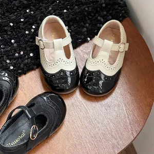 Scarpe stile Mary Jane in vernice nero e beige per bambine con cinturino