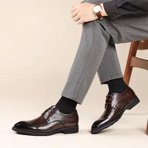 Classic men's brown crocodile pattern leather Brogue shoes for business formal dress