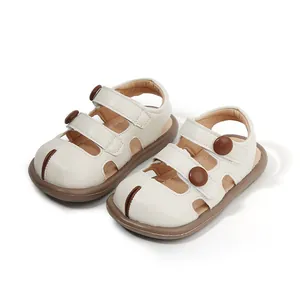 Sandalias de verano para niños con punta cerrada en cuero crema y suela marrón