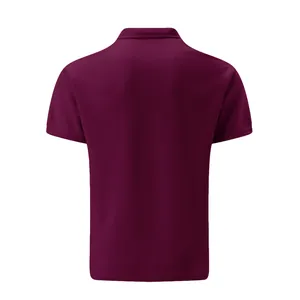 Vue arrière d'un polo haut de gamme pour homme bordeaux en maille gaufrée à manches.