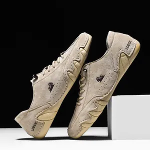 Elegantes zapatos casuales de hombre tipo octopus hechos de gamuza caqui de alta calidad.