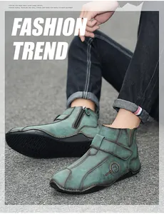 Vista detallada de botas Martin vintage verdes para hombre con cierre de cremallera lateral