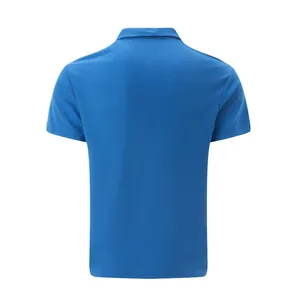 Détail de l'arrière d'un polo bleu pour homme en maille gaufrée à manches courtes