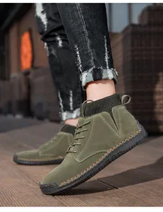 Detailansicht der olivgrünen hohen Wildleder-Freizeitschuhe für Herren mit Oktopus-Sohle