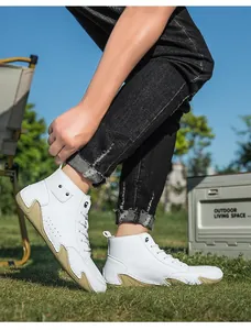 Witte hoge casual herenlaarzen voor buiten met antislip octopus-zool voor extra grip