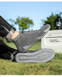 Grijze hoge outdoor vrijetijdslaarzen voor heren met antislip octopus golfpatroon zool