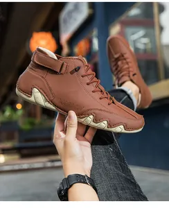 Detailansicht hochwertiger brauner Leder-Stiefeletten mit der markanten Oktopus-Gummisohle.