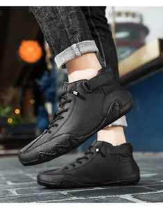 Detailansicht schwarzer High-Top-Leder-Martin-Boots für Outdoor-Winterbekleidung im Freien