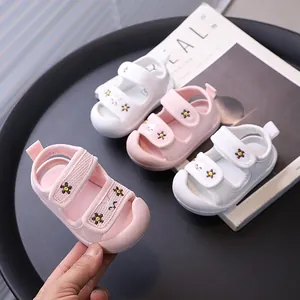Atmungsaktive Baby-Sandalen aus Mesh mit geschlossener Zehenpartie und Hasenstickerei