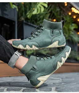 Detailansicht der grünen High-Top-Casual-Boots mit Sockenbund für Damen und Herren im Freien