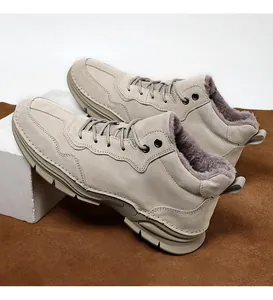 Vue détaillée des bottines Martin en cuir pour hommes avec une doublure en fourrure chaude